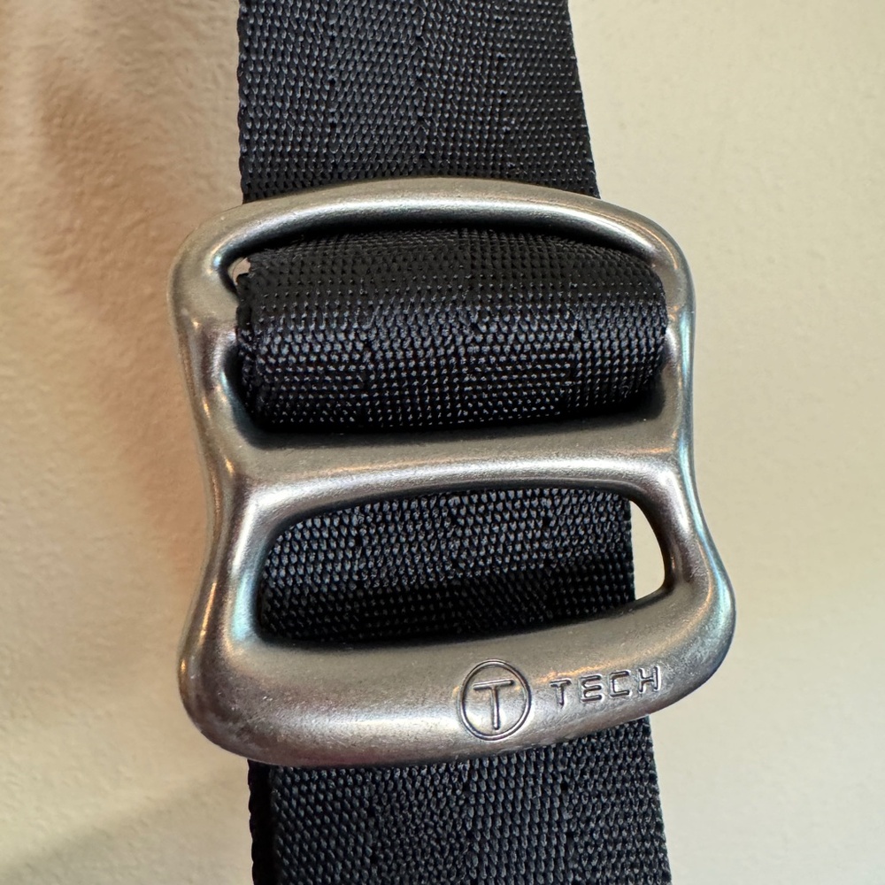 TUMI. Tech black crossbody bag for men or women - Picture 6 of 14